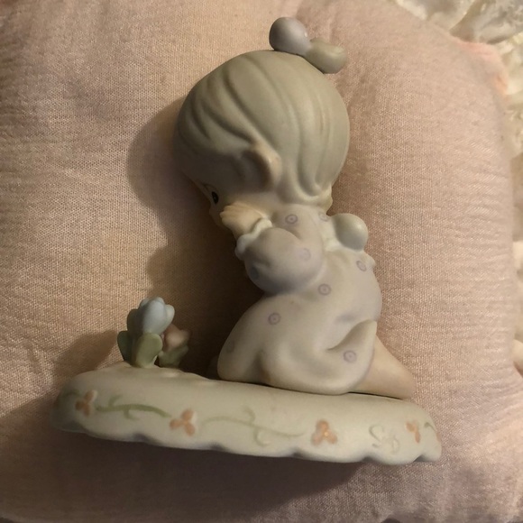 Precious moments figurine - Picture 3 of 5